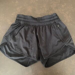 Lululemon Hotty Hot Short, Black, Size 6, 2.5 inch inseam